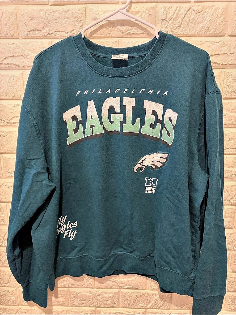 NFL Team Apparel Philadelphia Eagles Crewneck Size Large Like New